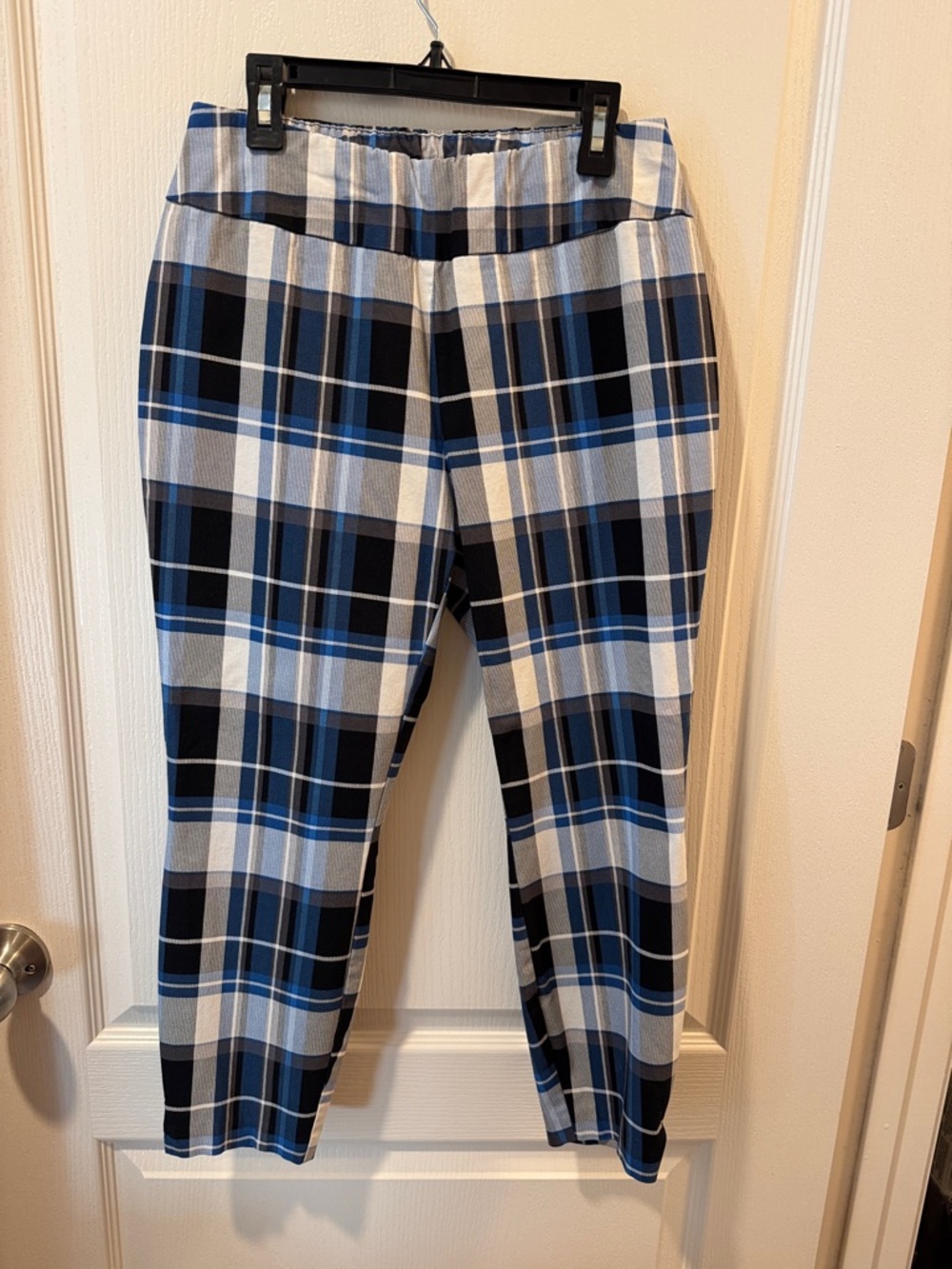 New York & Company Blue Black White Plaid Capris with Tapered Leg